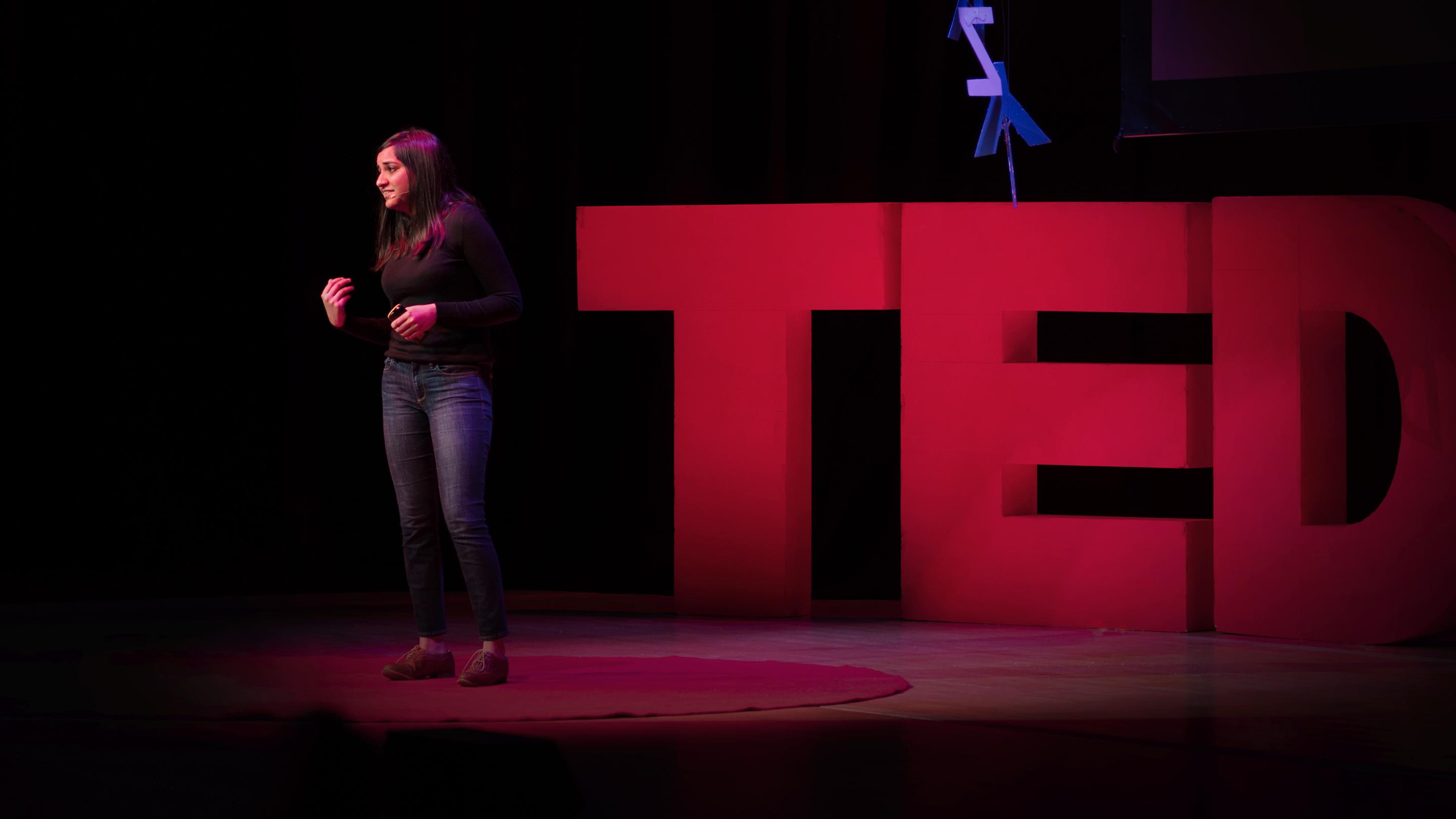 سخنرانی تد : چگونه هوش مصنوعی را بدور از تعصب‌های انسانی نگه داریم